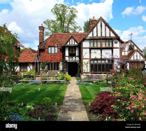 tudor period house|did tudor houses have gardens.